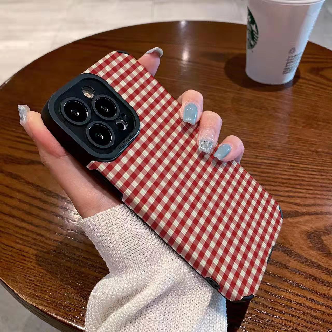 Explore the Stylish and Durable Suitable For Lambskin Fully-encased Soft Plaid Phone Cases
